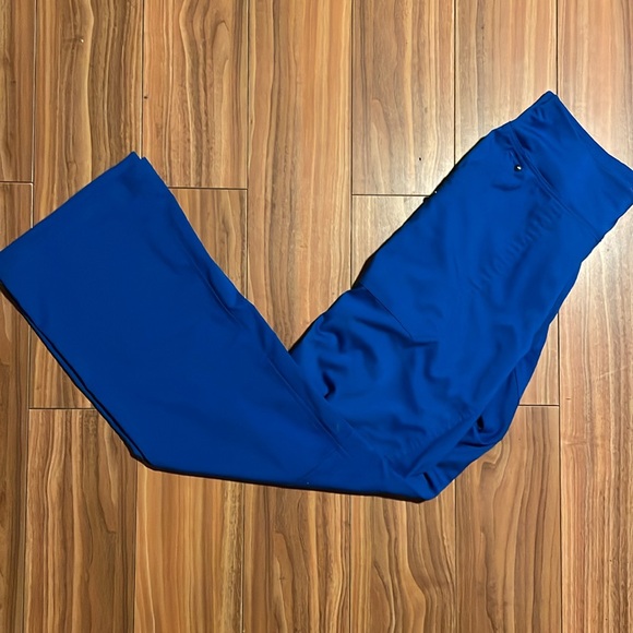 Purple label scrubs excellent condition size extra small set by healing hands - Picture 4 of 6